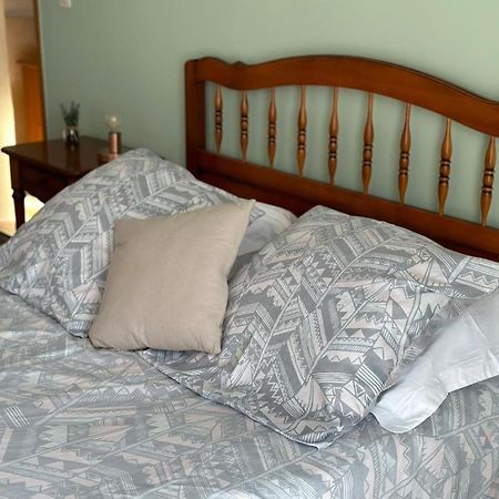 Les Cigales Bed & Breakfast Villelaure Dış mekan fotoğraf
