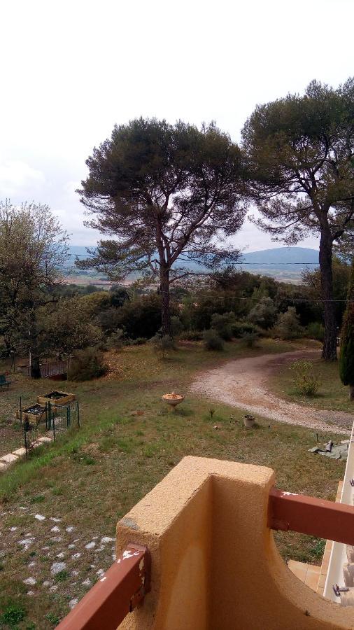 Les Cigales Bed & Breakfast Villelaure Dış mekan fotoğraf