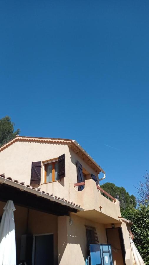 Les Cigales Bed & Breakfast Villelaure Dış mekan fotoğraf
