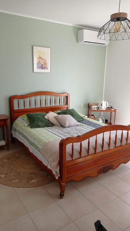 Les Cigales Bed & Breakfast Villelaure Dış mekan fotoğraf