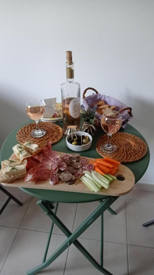 Les Cigales Bed & Breakfast Villelaure Dış mekan fotoğraf