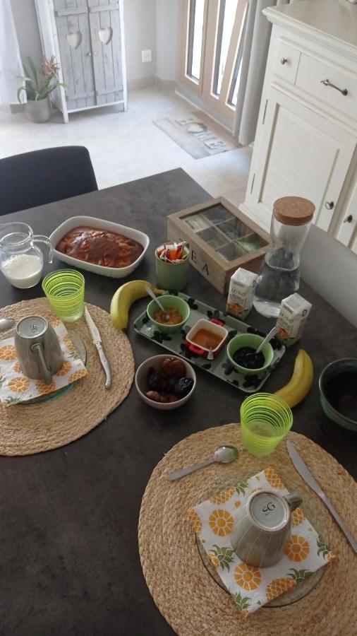 Les Cigales Bed & Breakfast Villelaure Dış mekan fotoğraf