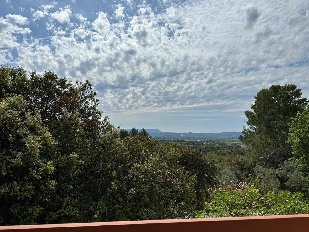 Les Cigales Bed & Breakfast Villelaure Dış mekan fotoğraf