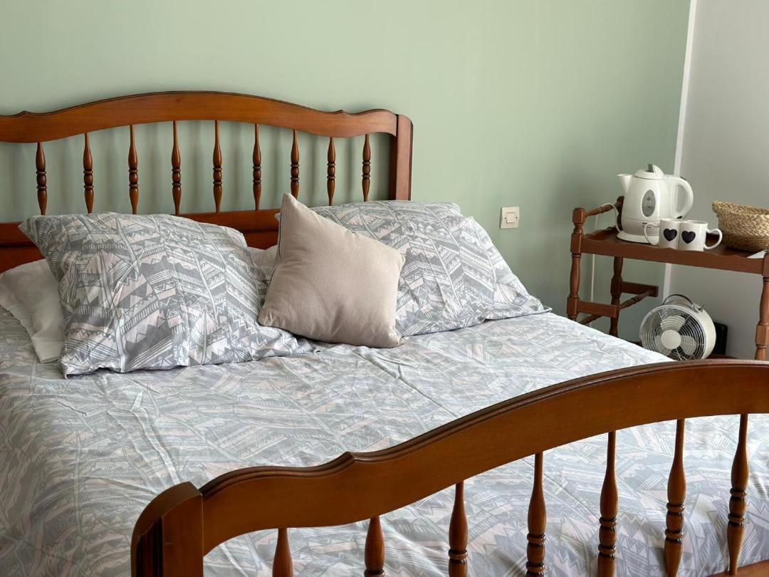 Les Cigales Bed & Breakfast Villelaure Dış mekan fotoğraf