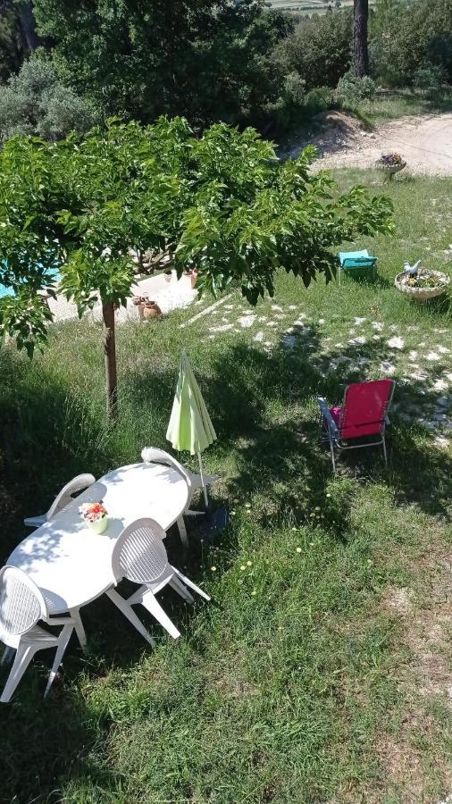 Les Cigales Bed & Breakfast Villelaure Dış mekan fotoğraf