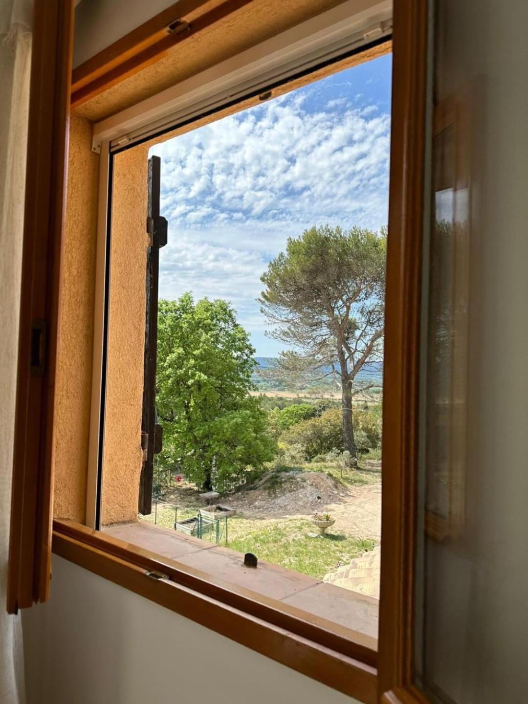 Les Cigales Bed & Breakfast Villelaure Dış mekan fotoğraf