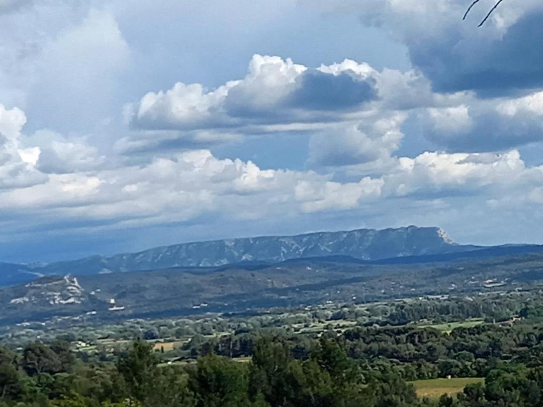 Les Cigales Bed & Breakfast Villelaure Dış mekan fotoğraf