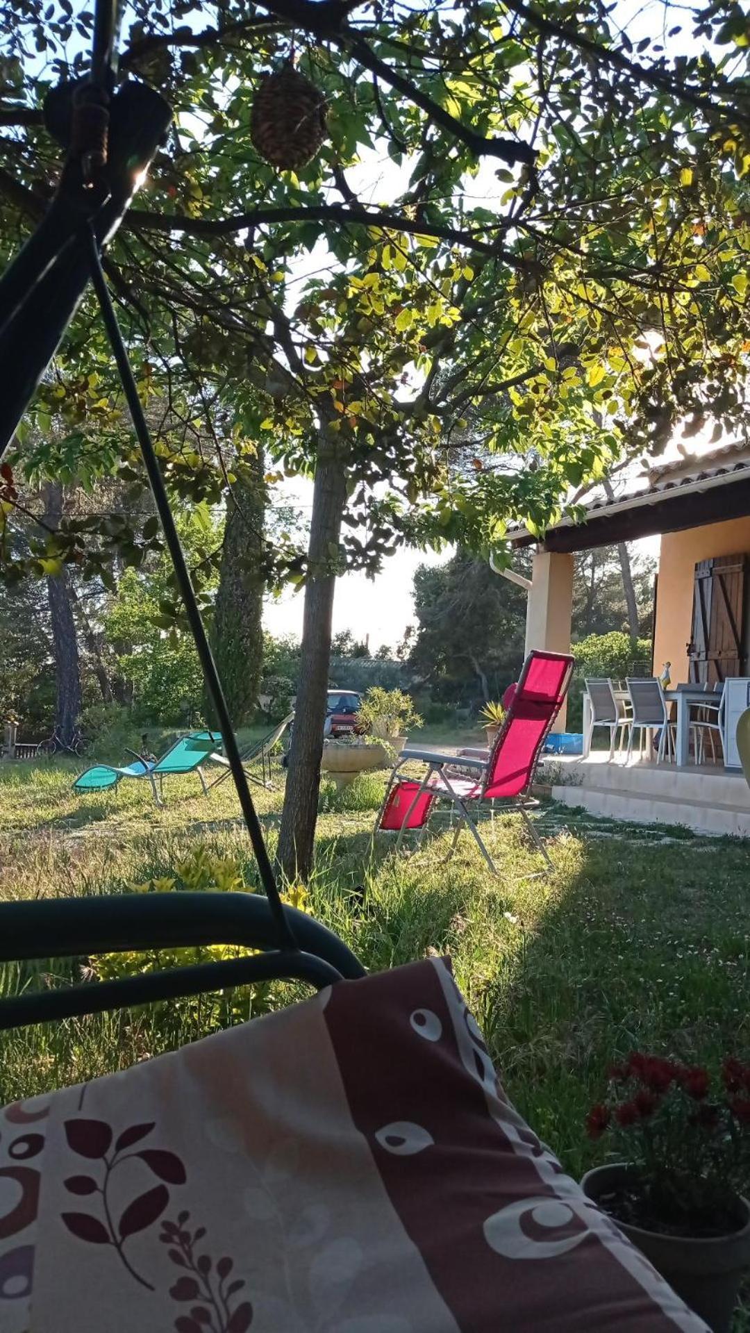 Les Cigales Bed & Breakfast Villelaure Dış mekan fotoğraf