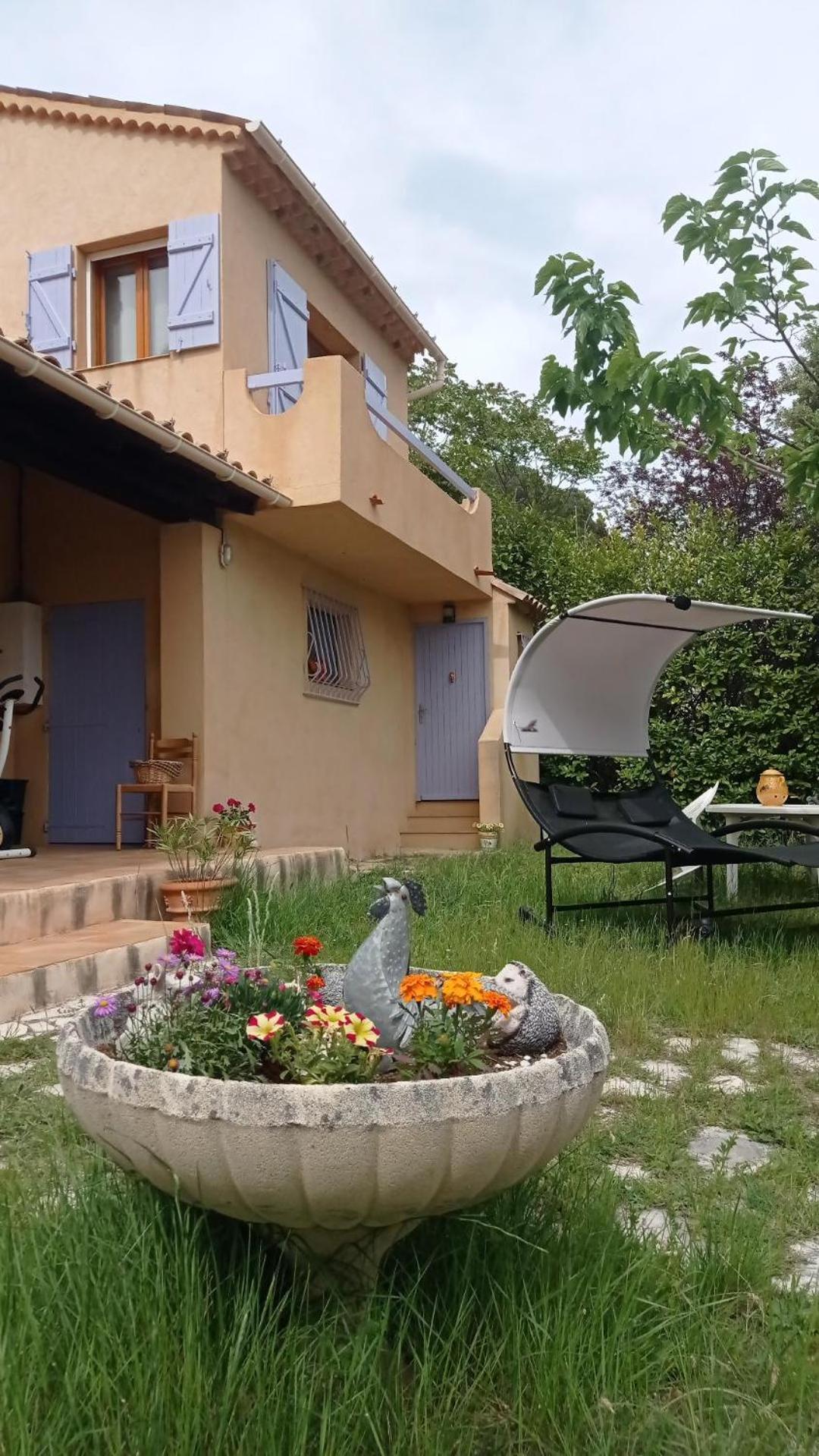 Les Cigales Bed & Breakfast Villelaure Dış mekan fotoğraf